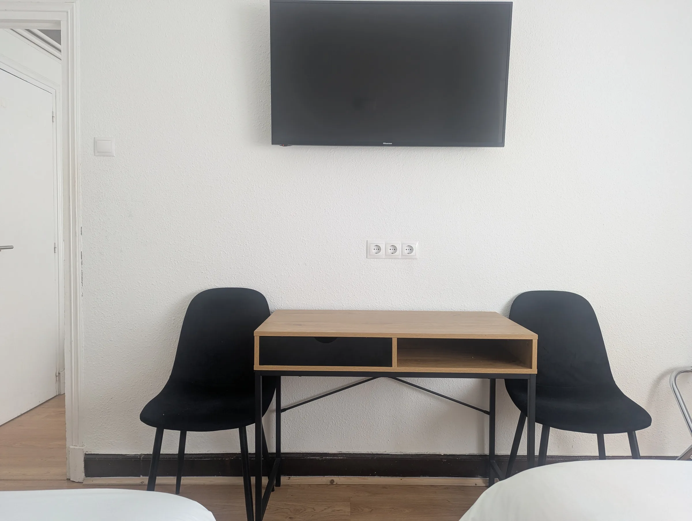 Zona de cama doble en habitación cuádruple de Hostal La Mexicana Santander
