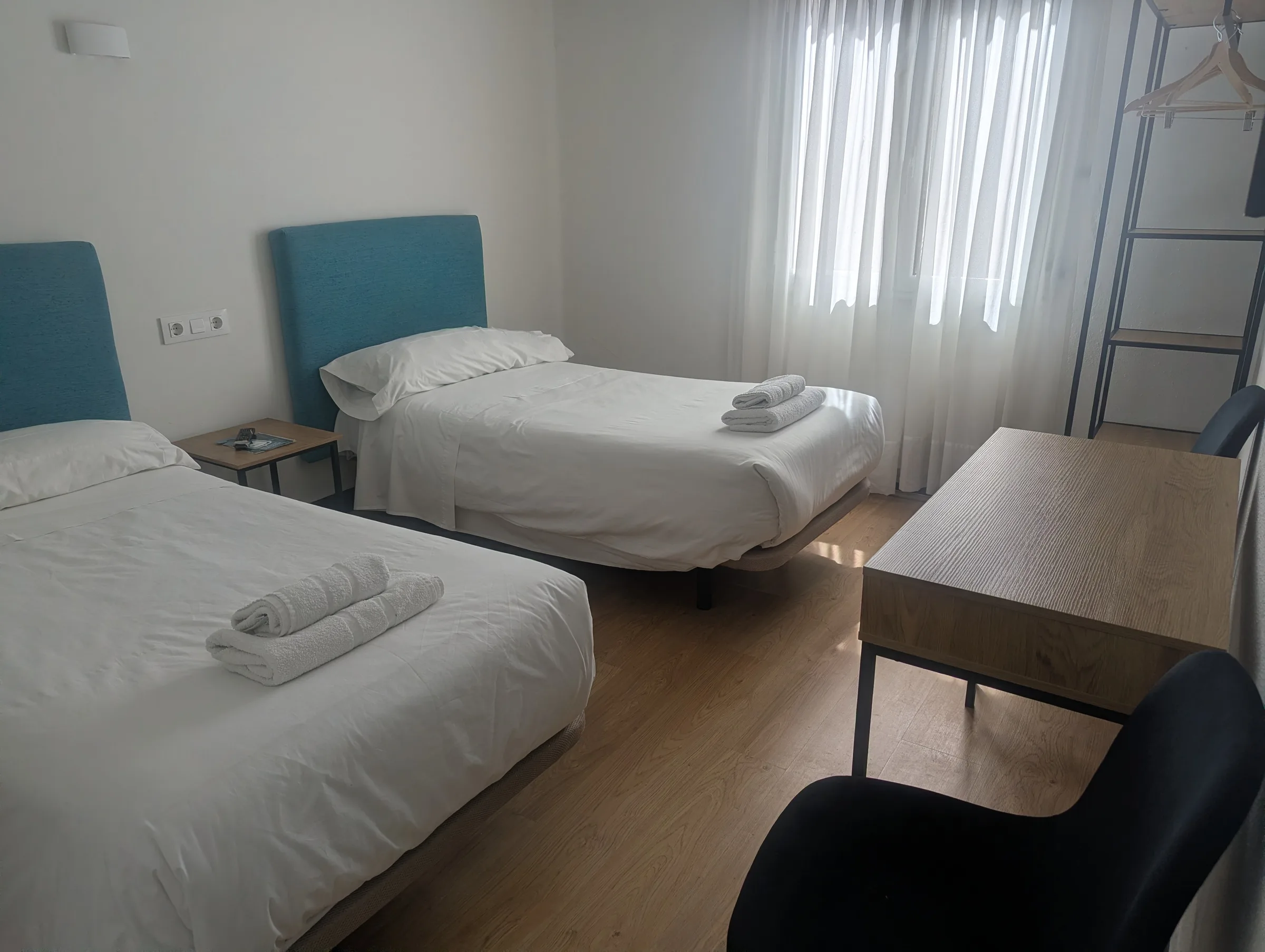 Camas en habitación cuádruple de Hostal La Mexicana Santander