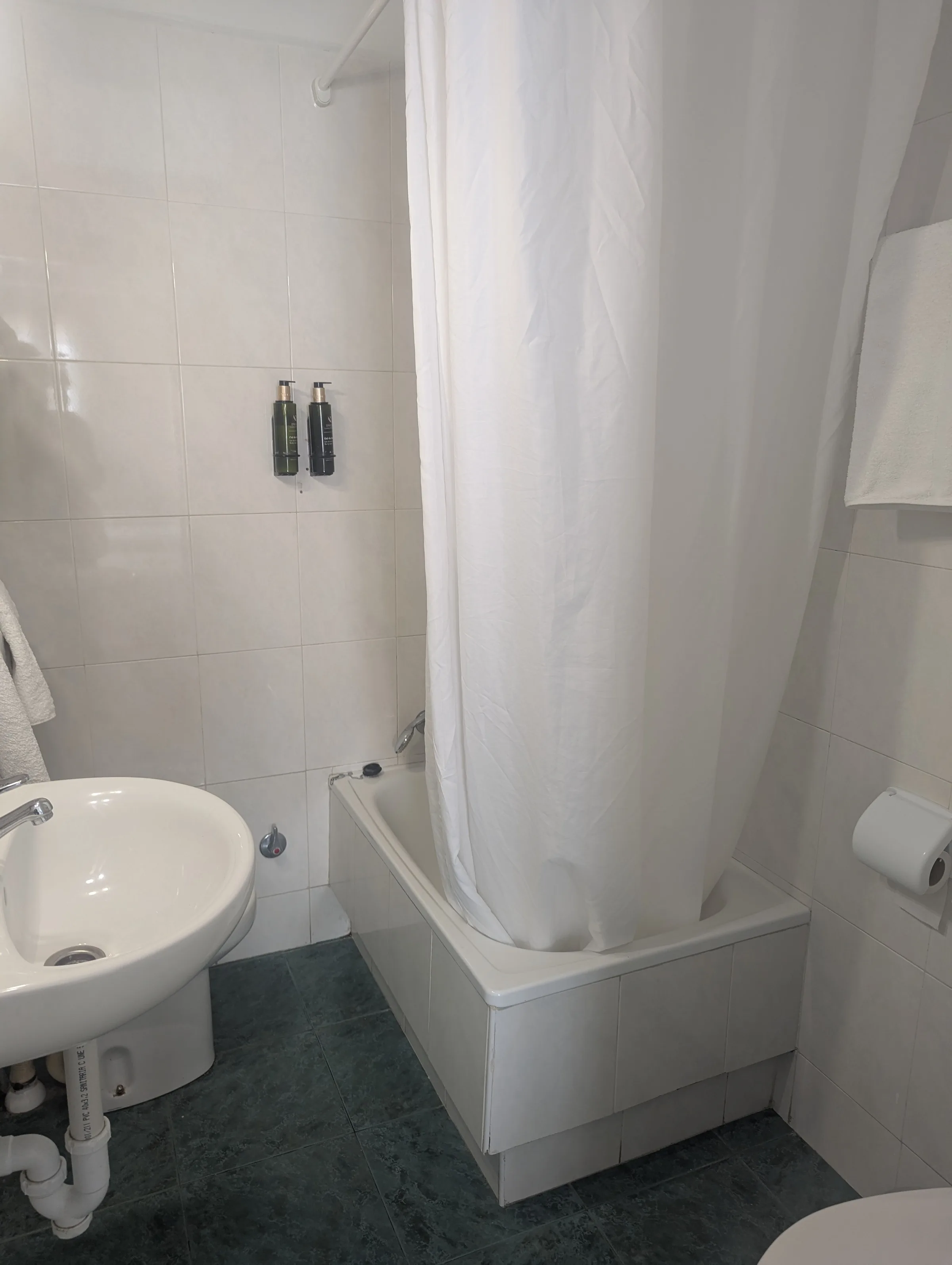 Zona de estar en habitación cuádruple de Hostal La Mexicana