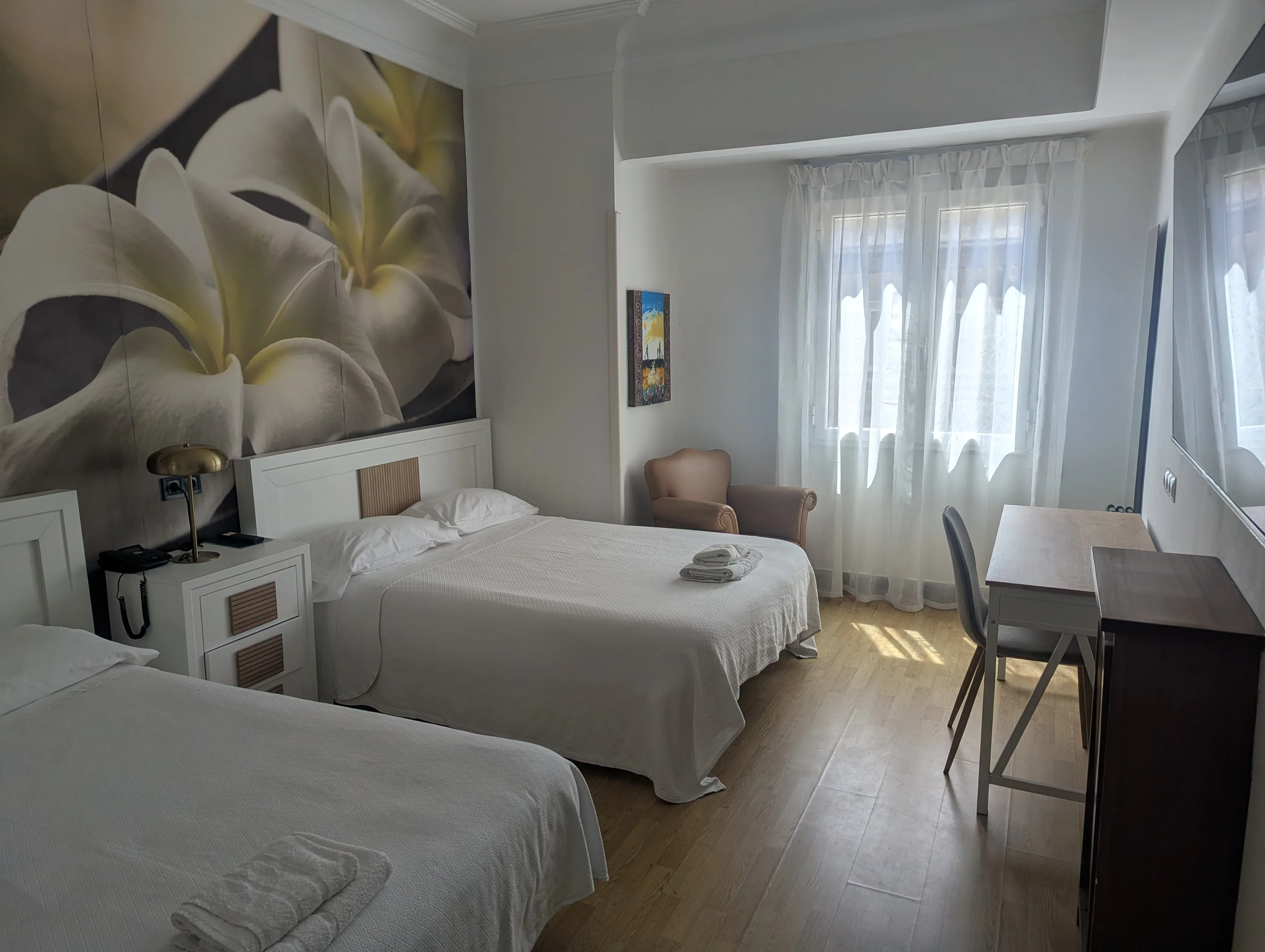 Habitación doble con vistas amplia en Hostal La Mexicana Santander