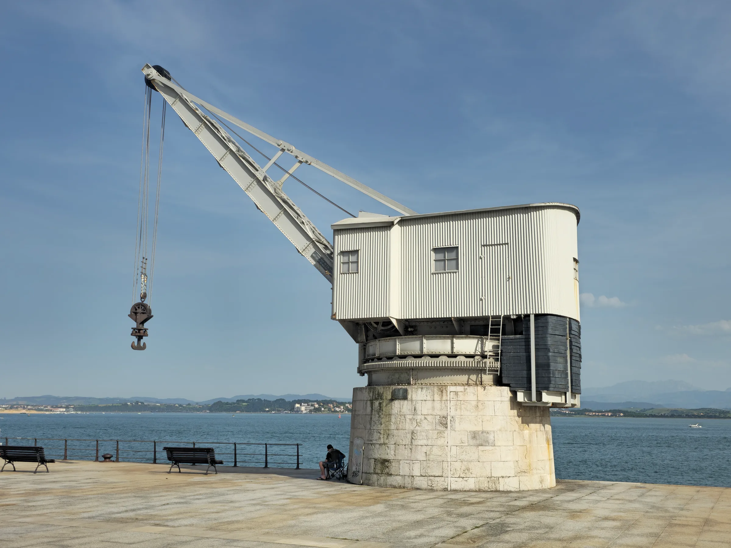 Der Steinkran am Hafen von Santander