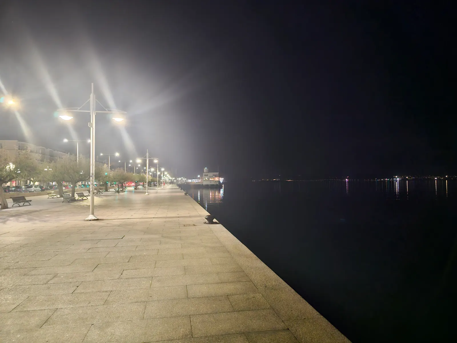 Paseo de Pereda en Santander al anochecer