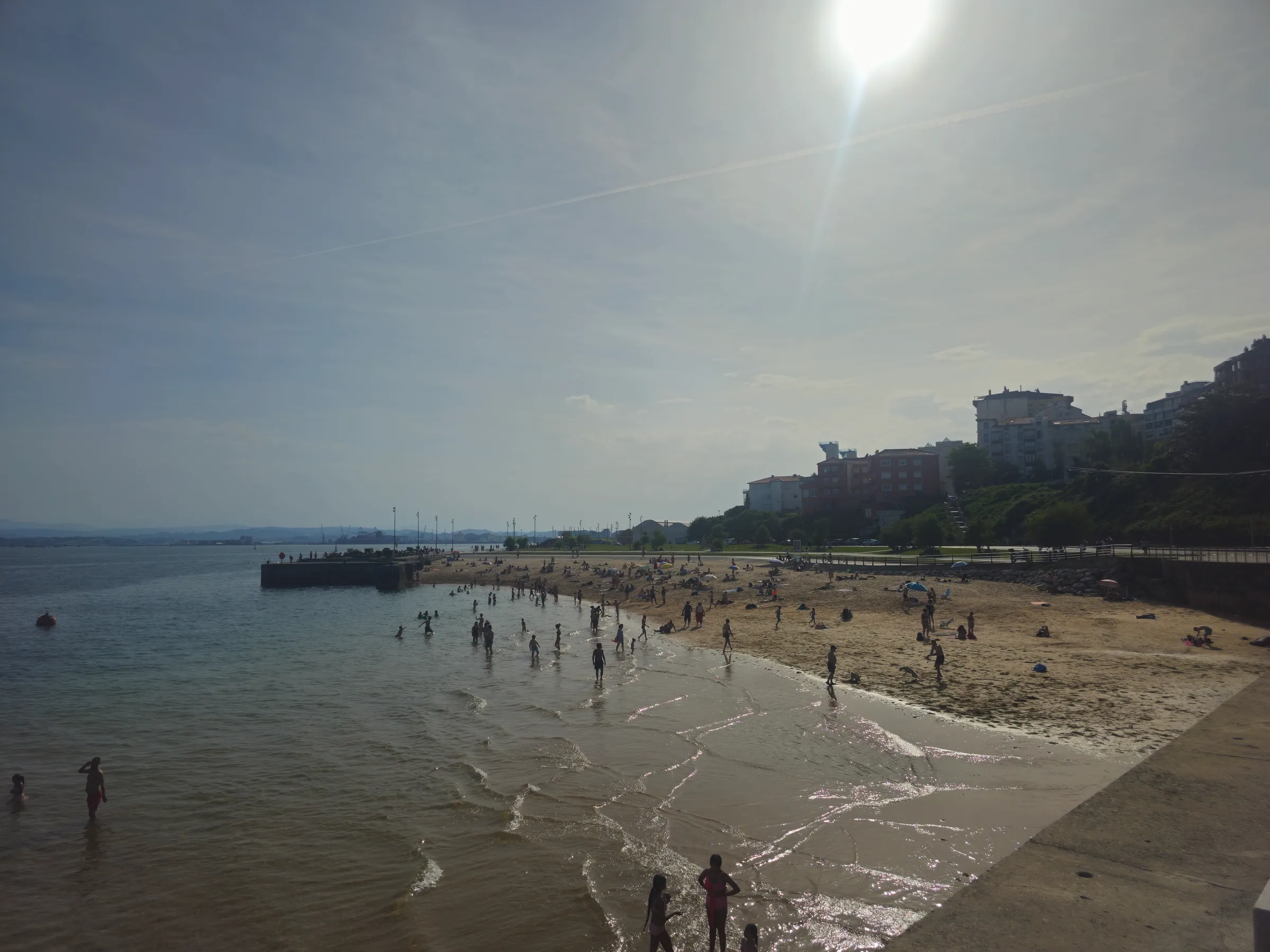 Playa La Fenómeno en Santander, playa urbana junto al paseo marítimo